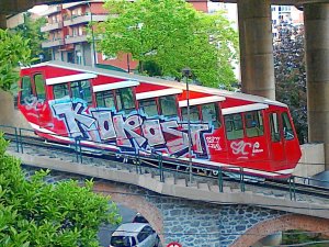 Un acto vandálico deja su sello en el funicular de Artxanda